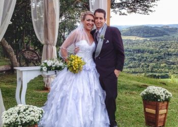 Noivos trocam Igreja por altar ao ar livre em Viadutos