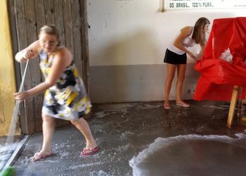 Comerciantes “arregaçam as mangas” e executam limpeza geral na Estação Ferroviária de Marcelino