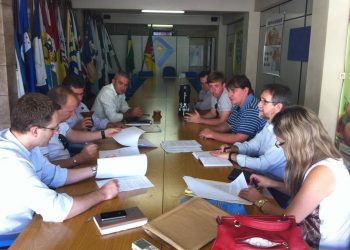 Assinado contrato para início dos estudos da obra de pavimentação entre Pinhalzinho e Maximiliano