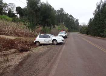 Motorista perde o controle e veículo sai da pista em Marcelino Ramos