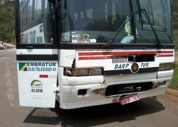 Ônibus da empresa Barp Tur se envolve em acidente na BR-153