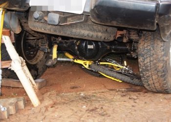 Camionete com placas de Marcelino arrasta ciclista em Erechim