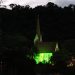 Arquitetura da IECLB de Marcelino é realçada por refletores verdes