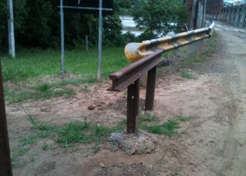 Novas barreiras são colocadas na ponte impedindo acesso de caminhões que desviavam obstáculos