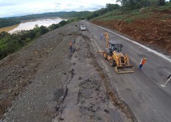 Nove meses depois de consertada, pista da BR-153 volta apresentar problemas
