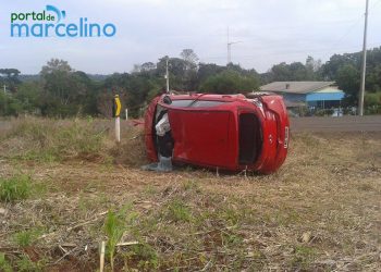 Motorista perde controle em curva e capota veículo em Marcelino Ramos