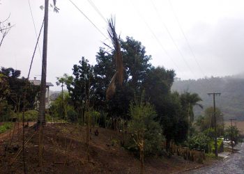 Moradores da rua José Bonifácio estão há dois dias sem luz