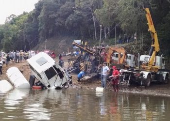 Marinha fala sobre investigação do acidente que afundou caminhão na balsa de Marcelino Ramos