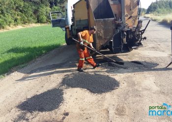 Queijo-Suíço: Empresa que recupera asfalto entre Piratuba e Maximiliano fecha em média 100 buracos por dia