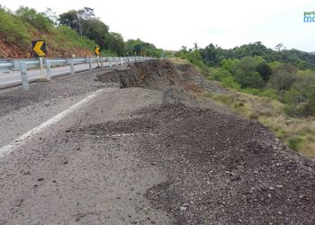 Deslizamento de solo na BR-153 avança sobre a pista e ameaça novamente trânsito