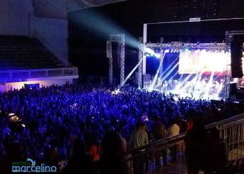 Capital do trabalho se curva para o som e o talento de Capital Inicial