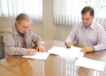 Médico de Marcelino Ramos faz doação de acervo pessoal à biblioteca da URI