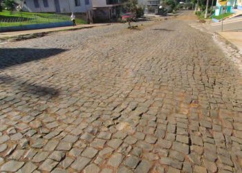 “Montanha Russa”: Rua  no centro de Viadutos, com várias ondulações, ainda não foi recuperada