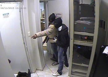 Vídeo mostra troca de tiros entre policial e assaltantes em Machadinho