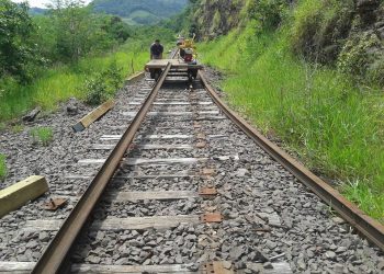 Trabalho de manutenção da ferrovia preserva a história na região de Marcelino Ramos