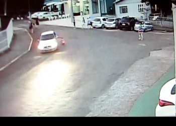 Câmera flagra motorista furtando cone no balneário de Marcelino Ramos