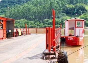 Balsa entre ABV e Volta Grande retoma travessia