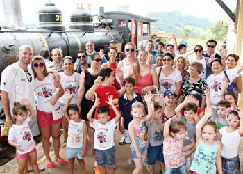 Alunos de Erechim fazem passeio de Maria-Fumaça em Marcelino Ramos