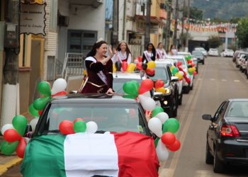 Rainhas da JOANPEPA desfilam pelas ruas de Marcelino Ramos