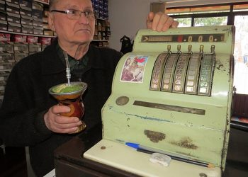 Sapateiro de Marcelino Ramos guarda relíquia do século passado