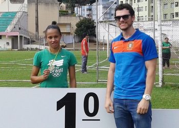 Karina da Rosa é acusada de abandonar treinador. Atleta marcelinense nega