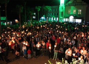 Romaria: Público supera expectativas na procissão luminosa