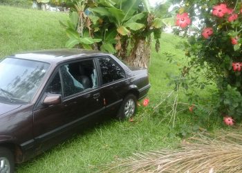 Veículo é atingido por tijolos há poucos metros da delegacia em Marcelino Ramos