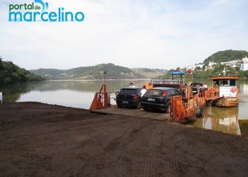 Corredeiras no lago impedem travessia de veículos pesados pela balsa de Marcelino Ramos