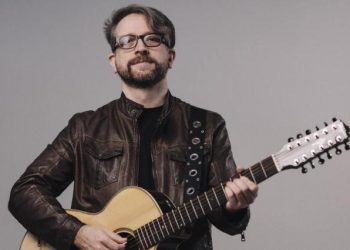 Vocalista da Banda Nenhum de Nós grava vídeo convidando público para show em Marcelino Ramos