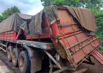 Caminhão com placas de Marcelino Ramos se envolve em acidente na ERS-331 em Viadutos