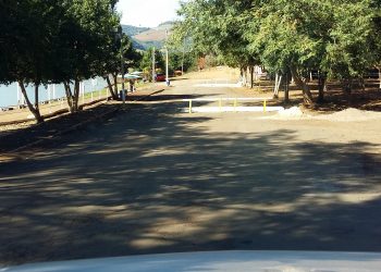 Lombadas são instaladas para conter excessos na área de camping das Termas de Marcelino