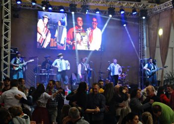 Show com os Monarcas e Costelão encerram a JOANPEPA