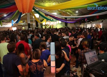 Festa em Coronel Teixeira reúne cerca de 2 mil pessoas