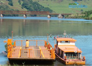 Balsa volta operar após substituição da hélice do rebocador