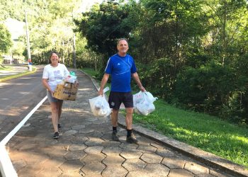 Casal de turistas que passou 10 dias nas Termas de Marcelino recolhe volume expressivo de lixo nas caminhadas diárias