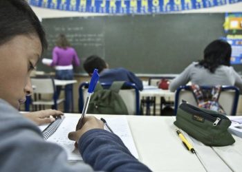 Governo suspende aulas em todo RS