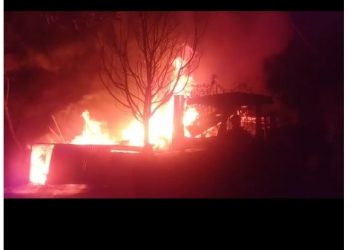 Incêndio destrói casa e carro em Alto Bela Vista