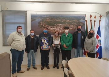 Prefeitura de Marcelino Ramos presta homenagem a servidora da EMATER que está se aposentando