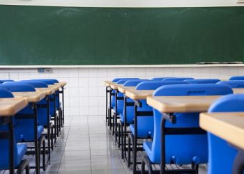 Sob oposição de prefeitos, governo insiste na reabertura das escolas em 31 de agosto
