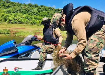 Polícia Militar Ambiental retira redes de pesca no lago da barragem de Machadinho