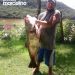 Gigante do lago: Marcelinense pesca carpa de quase 40 quilos próximo da ponte
