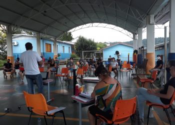 Secretaria de Educação reúne pais de alunos e explica como será retomada das aulas