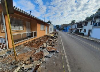 Iniciada obra de padronização do passeio público em trechos das ruas Independências e Ruy Barbosa