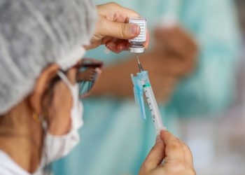 Marcelino Ramos começa vacinar trabalhadores da construção civil e da indústria contra a COVID