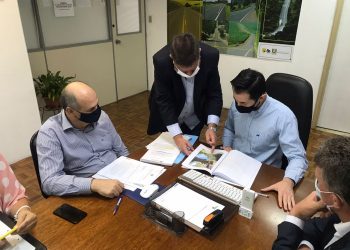 Prefeito de Marcelino Ramos protocola documentos solicitando pavimentação entre a sede do município e a BR-153