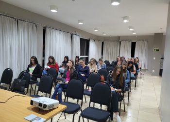 Candidatas a soberanas de Marcelino Ramos participam de palestras culturais