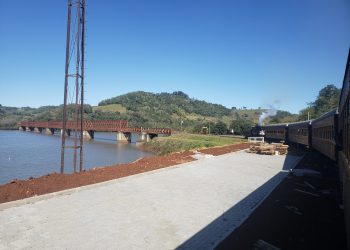 Avança a obra de pavimentação da rua Maria-Fumaça