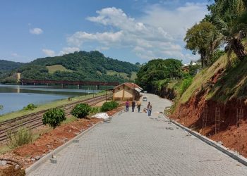 Obra de pavimentação da rua Maria-Fumaça em Marcelino Ramos está em andamento