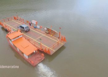 Remoção da balsa do fundo do lago envolverá operação complexa